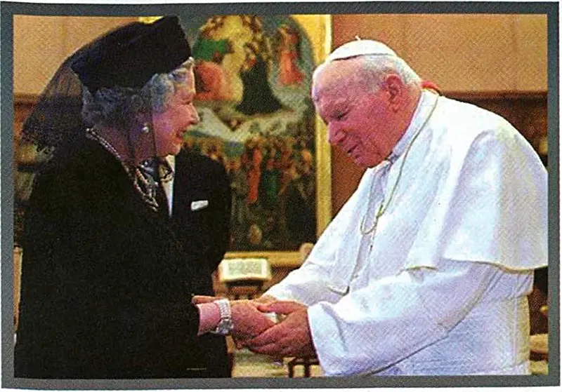 Queen Elizabeth Ii Meets Pope John Paul Ii
